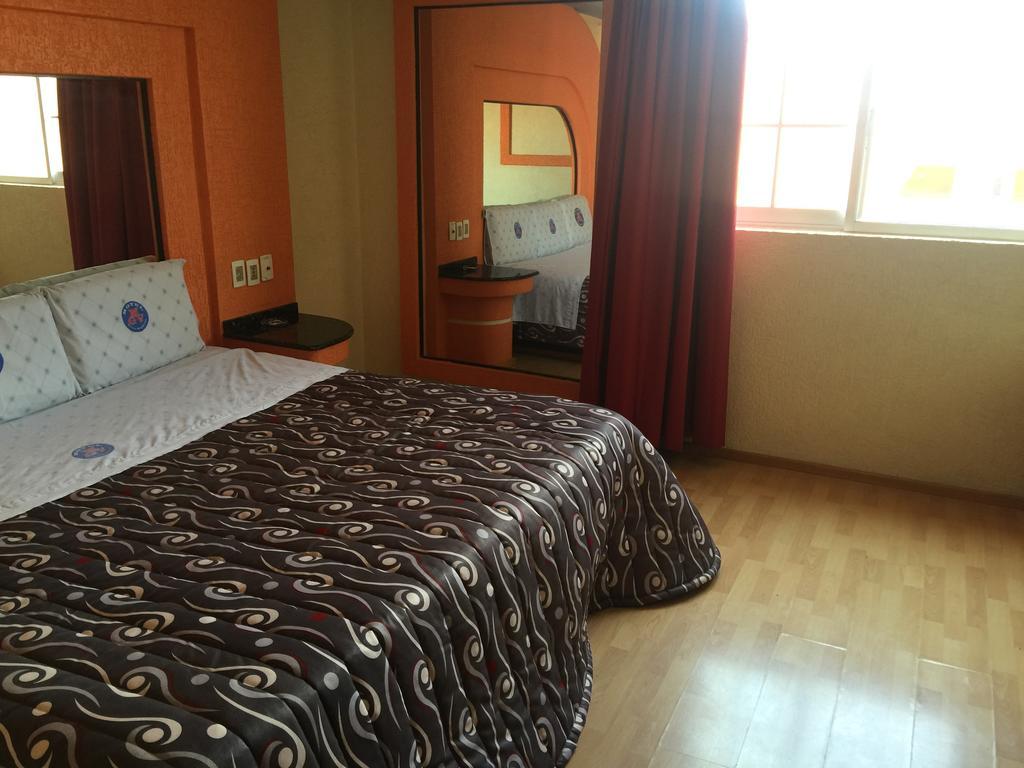 סלאיה Motel Gran Vallarta (Adults Only) מראה חיצוני תמונה